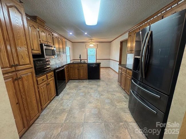 Beautiful Wood cabinets and granite counter tops | Image 14
