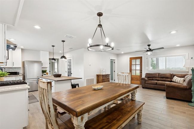 5530 Us Highway 90 A W, House other with 4 bedrooms, 2 bathrooms and 2 parking in Shiner TX | Image 26