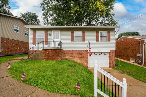 1525 Leona Ave, South Park, PA, 15129-9730 | Card Image