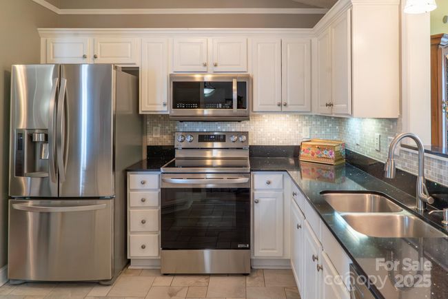137 Lady Slipper Ln Sw, Townhouse with 3 bedrooms, 2 bathrooms and null parking in Valdese NC | Image 10