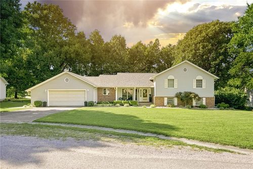 8751 N Cumberland Dr, Effingham, IL, 62401-7164 | Card Image