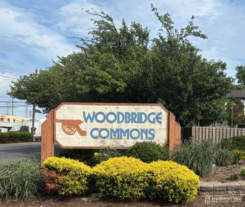 1104 Woodbridge Commons Way, Iselin, NJ, 08830-3042 | Card Image
