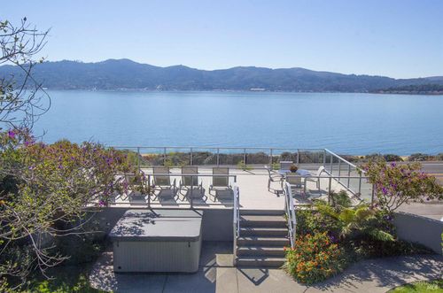 747 Tiburon Blvd, Tiburon, CA, 94920-1402 | Card Image