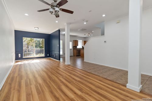 9002 Acorn Forest Dr, San Antonio, TX, 78251-2724 | Card Image