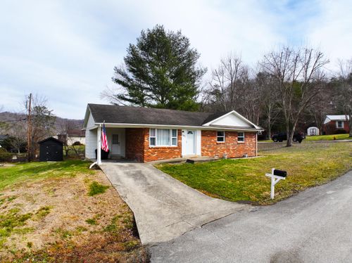 201 Scott Ct, Irvine, KY, 40336-9422 | Card Image