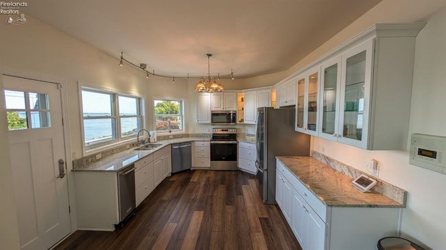 4376 E Cliff Rd, House other with 3 bedrooms, 3 bathrooms and 3 parking in Port Clinton OH | Image 13