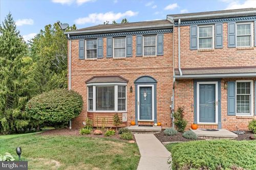 25 Warwick Ct, READING, PA, 19606-9523 | Card Image