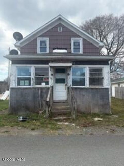 26 Water St, Hoosick Falls, NY, 12090-1628 | Card Image