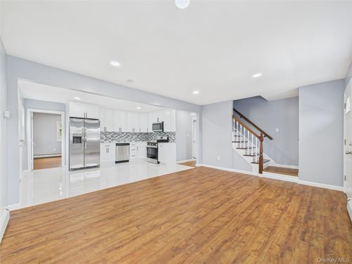 1057 Washington St, Baldwin, NY, 11510-4824 | Card Image