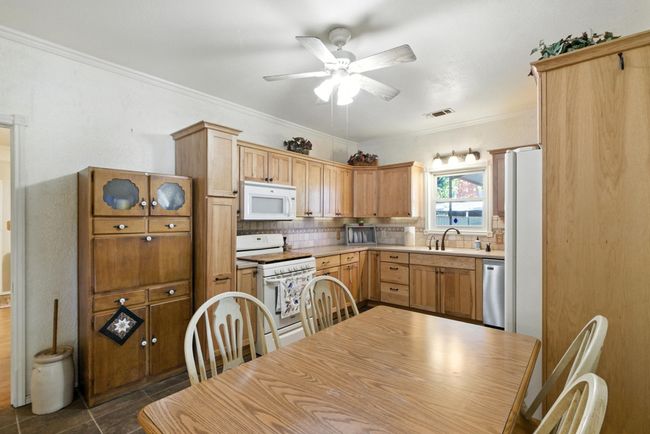 1111 W 8 Th St, House other with 3 bedrooms, 3 bathrooms and null parking in Cisco TX | Image 13