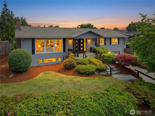1310 121st Ave Se, Bellevue, WA, 98005-3838 | Card Image