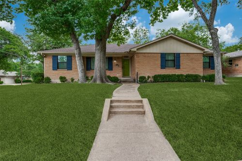 8305 Londonderry Ln, Dallas, TX, 75228-6028 | Card Image