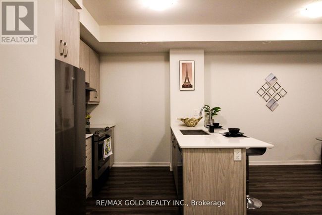 179 - 151 Honeycrisp Crescent, Townhouse with 3 bedrooms, 3 bathrooms and 1 parking in Vaughan (Vaughan Corporate Centre) ON | Image 8