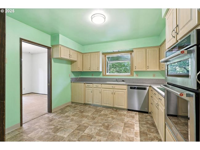 1425 Se 9 Th St, House other with 6 bedrooms, 3 bathrooms and null parking in Gresham OR | Image 15