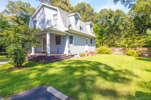 31 Ashton Rd, Medford, NY, 11763-1001 | Card Image