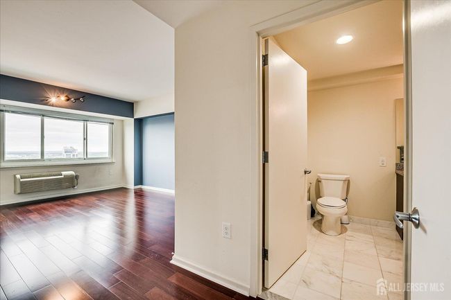 APT-2107 - 110 Somerset St, Townhouse with 2 bedrooms, 2 bathrooms and null parking in New Brunswick NJ | Image 26