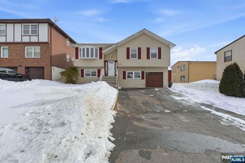 261 Revere Ave, Union, NJ, 07083-4238 | Card Image