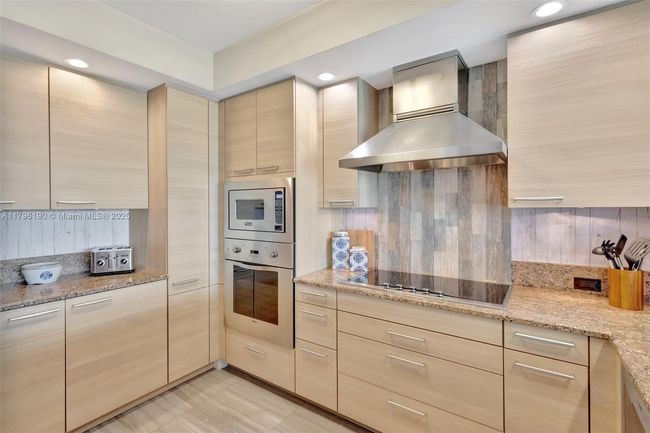 APT-514 - 1 N Ocean Blvd, Condo with 2 bedrooms, 2 bathrooms and null parking in Pompano Beach FL | Image 5