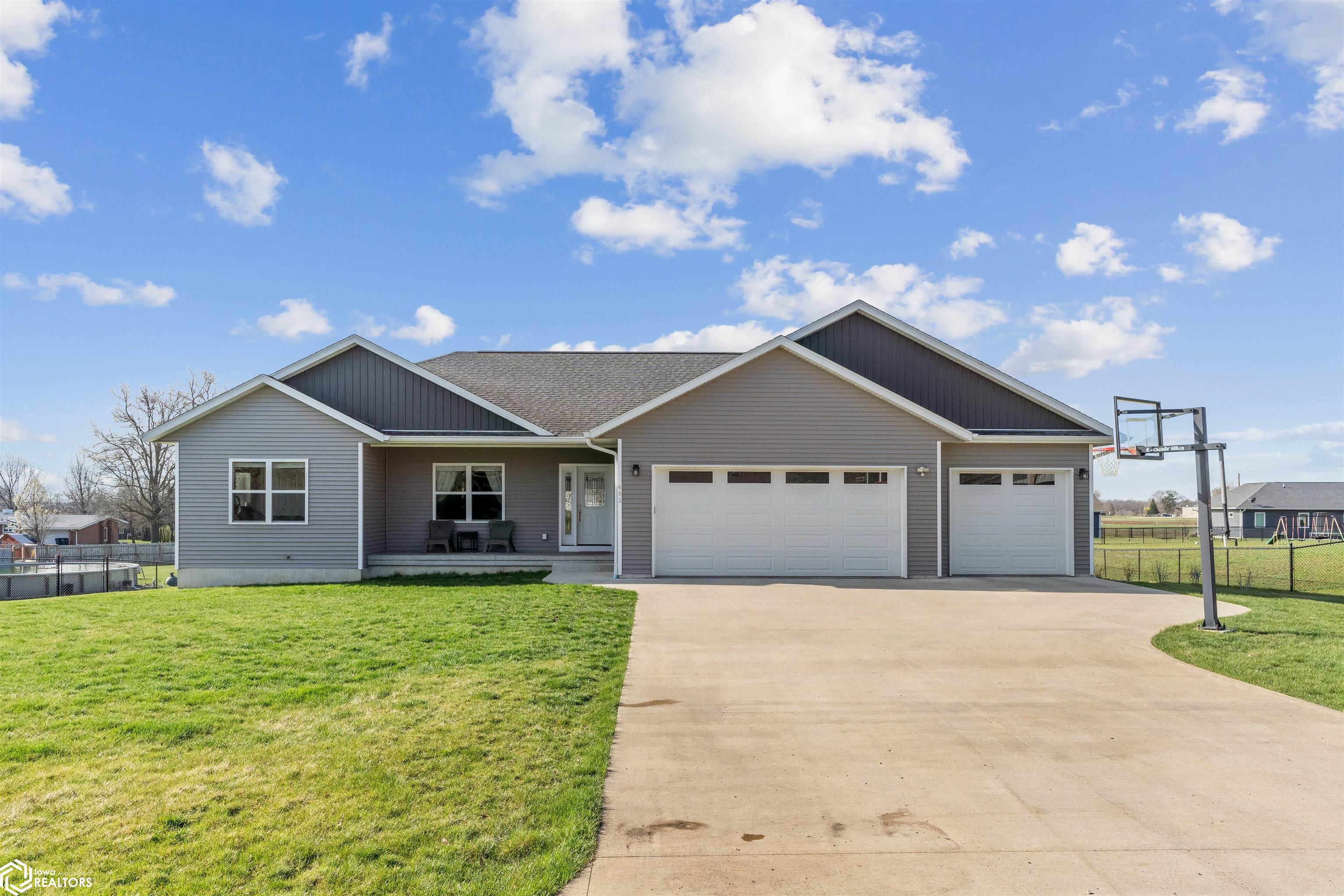 Adams St, New London, IA 52645