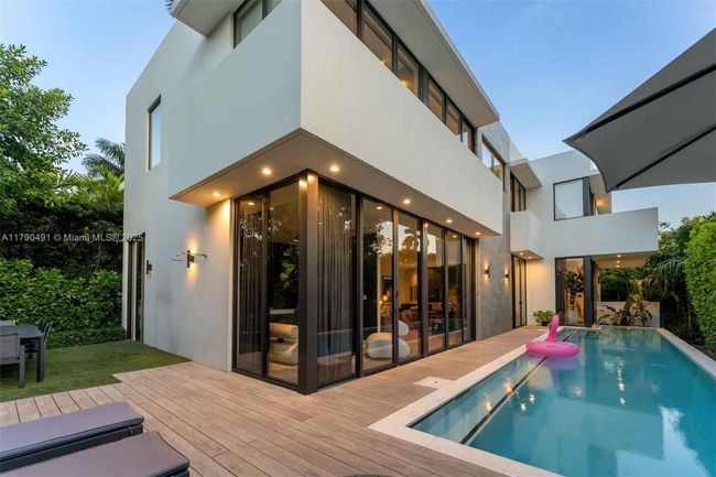 121 2 Nd Dilido Ter, House other with 5 bedrooms, 6 bathrooms and null parking in Miami Beach FL | Image 16