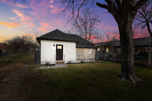 918 W 3rd St, Taylor, TX, 76574-2816 | Card Image