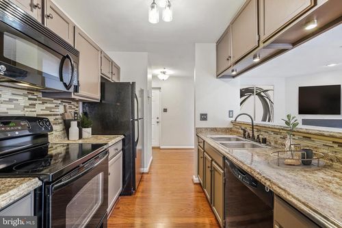 2051-303-2051 Alice Ave, OXON HILL, MD, 20745-3581 | Card Image