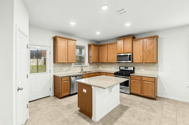 The center island is perfect for additional prep space or qick bite! | Image 8