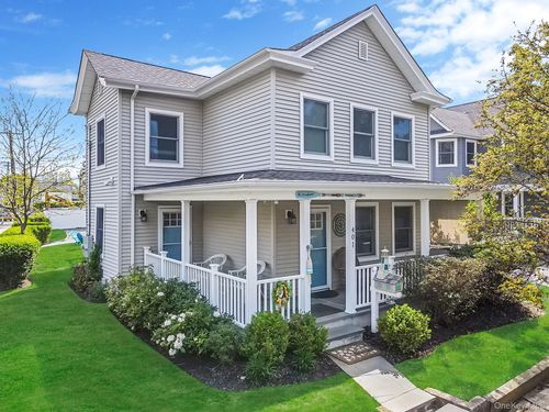 401 Wiggins St, Greenport, NY, 11944-1845 | Card Image