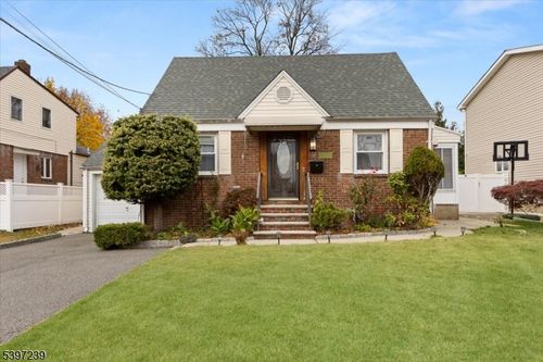 43 Birchwood Dr, Elmwood Park, NJ, 07407-1303 | Card Image