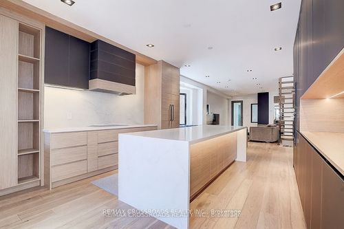 133 Yarmouth Rd, Toronto, ON, M6G1X3 | Card Image