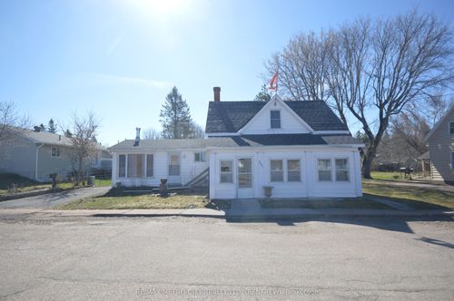 235 Renfrew Ave W, Renfrew, ON, K7V2Y7 | Card Image