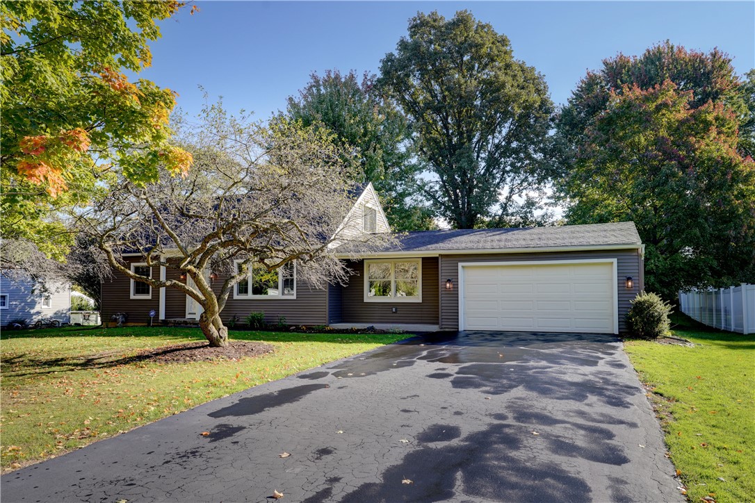 Robinwood Trl, Rochester, NY 14623