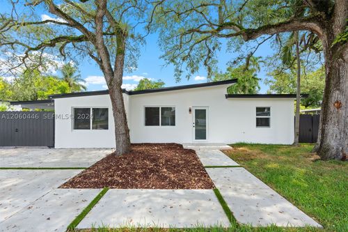 35 Allen Rd, West Park, FL, 33023-5226 | Card Image