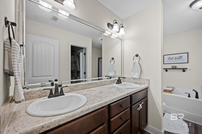 Bathroom | Image 17