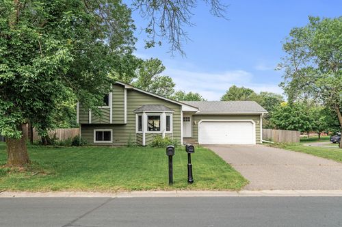 10590 Drake St Nw, Coon Rapids, MN, 55433-6301 | Card Image
