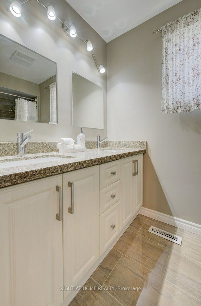 34 Langston Dr, House attached with 5 bedrooms, 3 bathrooms and 2 parking in Brampton ON | Image 22