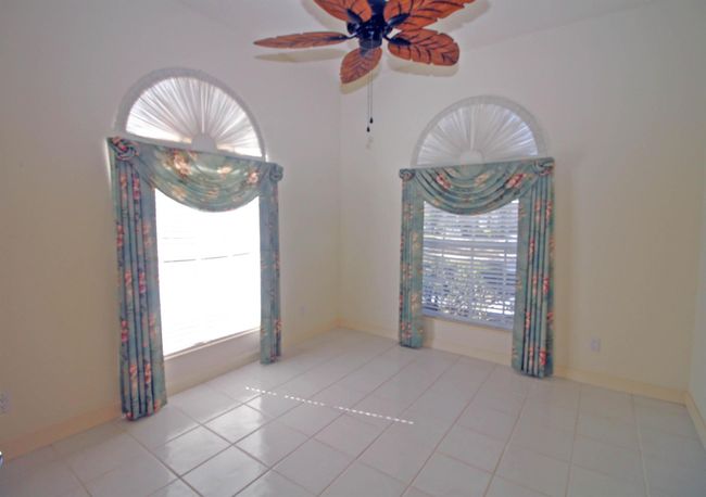 8048 Se Double Tree Dr, House other with 3 bedrooms, 2 bathrooms and null parking in Hobe Sound FL | Image 9