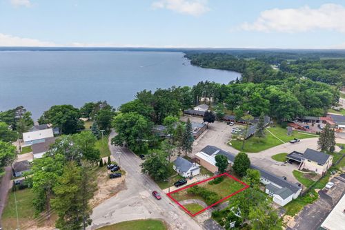 2816 Sunnyside Dr, Cadillac, MI, 49601-9730 | Card Image