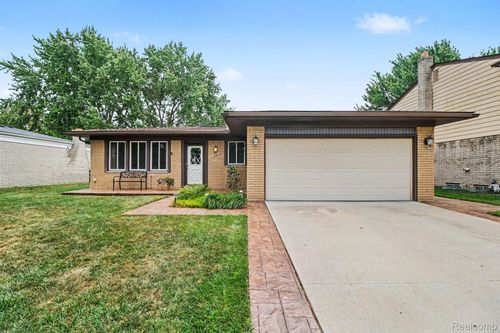38218 Douglas Dr, Sterling Heights, MI, 48310-2830 | Card Image