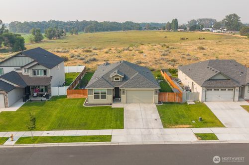 4704 E Thrush St, Moses Lake, WA, 98837-5810 | Card Image