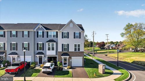 172 Station Dr, DUBLIN, PA, 18917-1402 | Card Image