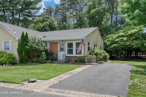 12 B Salem Dr, Whiting, NJ, 08759-6337 | Card Image