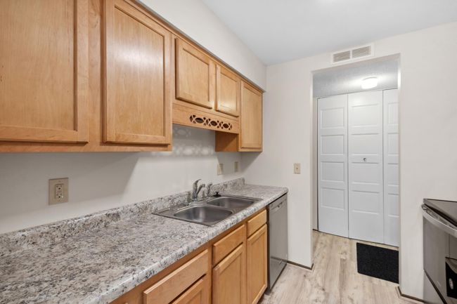 New Counter Tops & Over Sink Lighting | Image 13