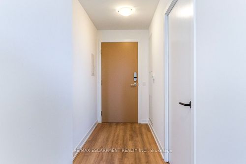 715-1 Quarrington Lane, Toronto, ON, M3C0S4 | Card Image