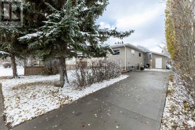 4630 47 St, House other with 6 bedrooms, 4 bathrooms and 4 parking in Sylvan Lake AB | Image 2