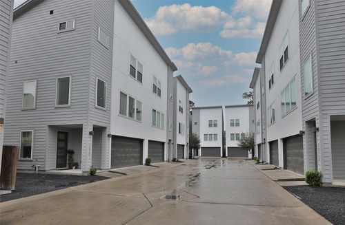 4815 Martin Oaks Ln, Houston, TX, 77018-1498 | Card Image