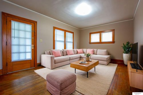 5623 Pierce Street, Omaha, NE, 68106 | Card Image