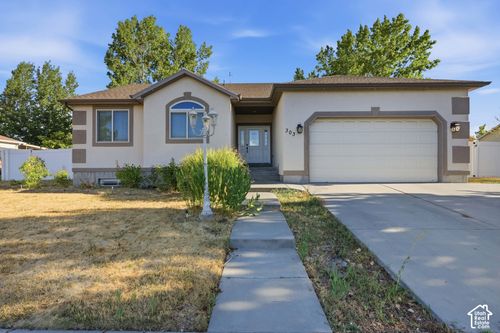303 Lakeside Dr, Stansbury Park, UT, 84074-3390 | Card Image