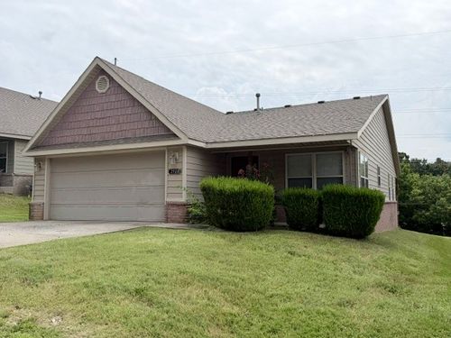 2904 W Old Farmington Rd, Fayetteville, AR, 72704-8711 | Card Image