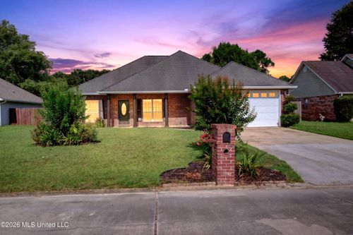 7621 Falcon Cir, Ocean Springs, MS, 39564-7031 | Card Image